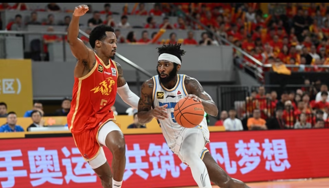 开云体育入口-中国男篮血洗黄蜂，布克统治全场
