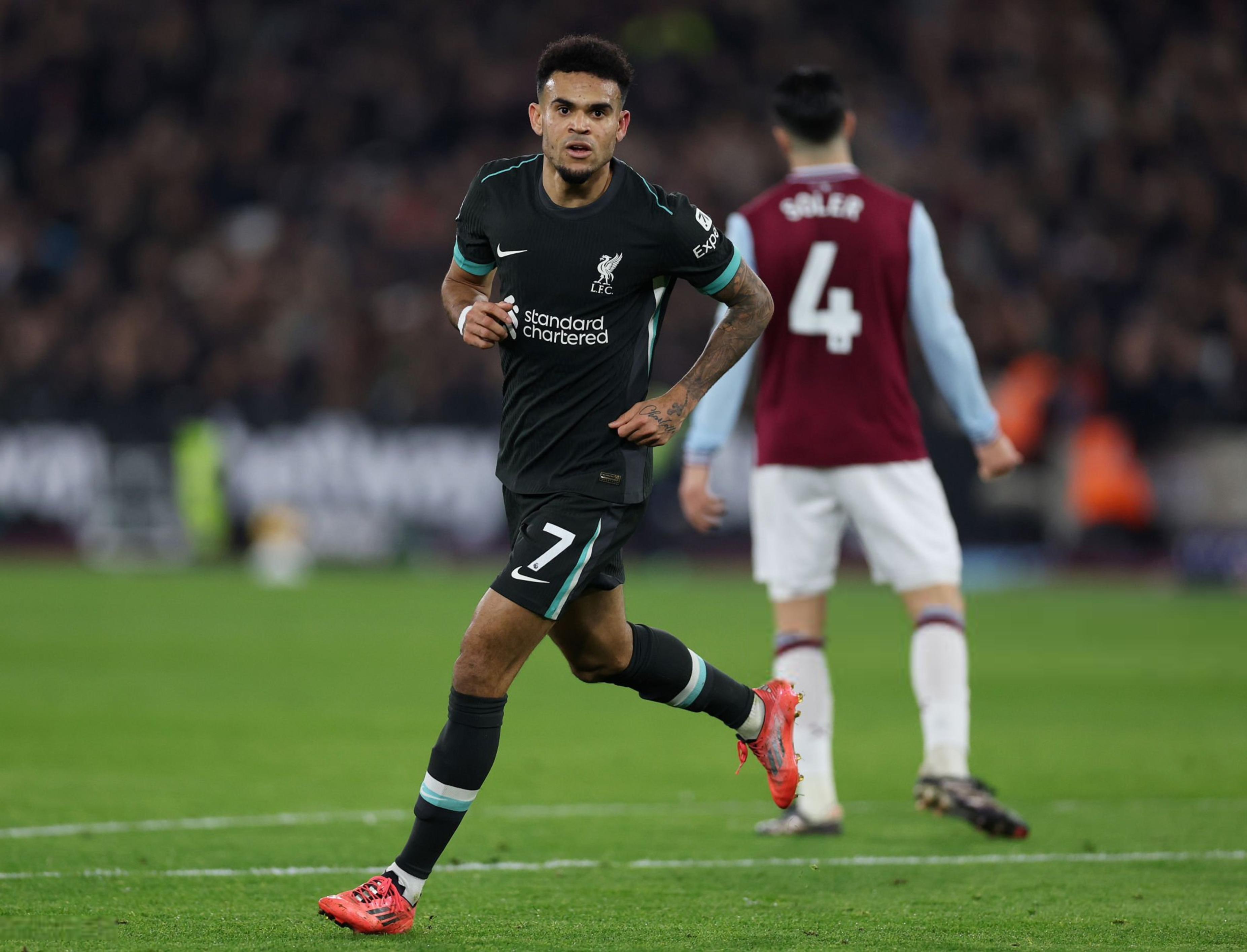 利物浦横扫波兰,萨拉赫三分雨点燃全场 利物浦横扫波兰,萨拉赫三分雨点燃全场