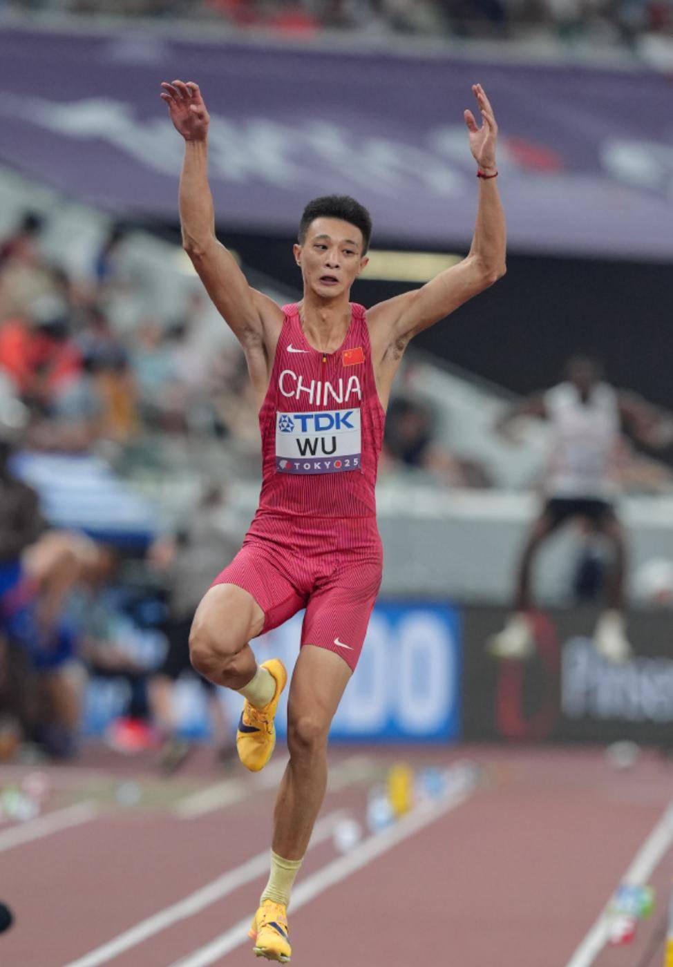 包含最新战报：田径豪取连胜，冠军在望的词条