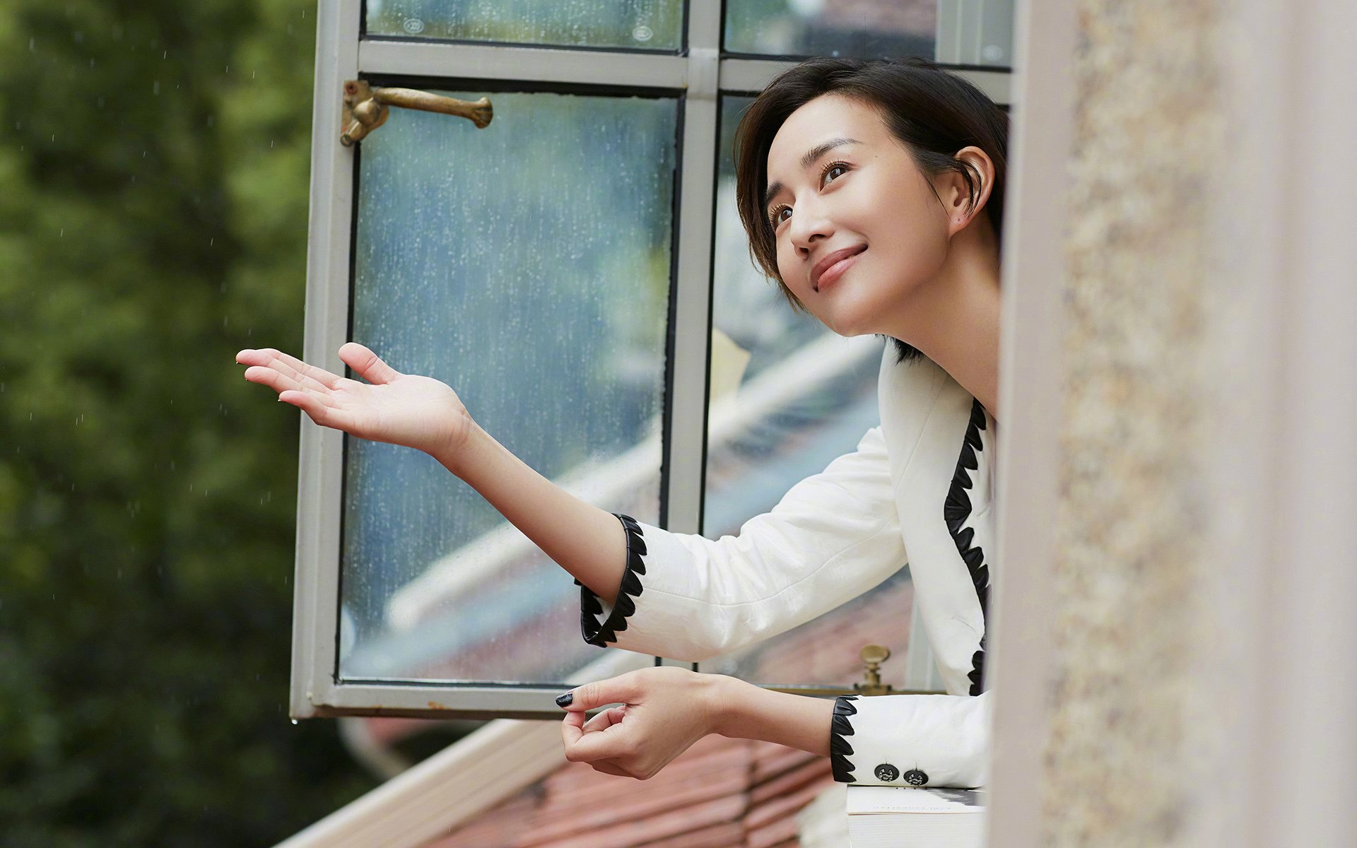 罗德里魔术师般掌控，勒沃库森3-0完胜秘鲁展现德甲统治力